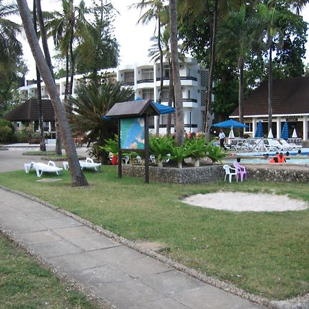 Kenya Bay Beach Hotel Бамбури Екстериор снимка