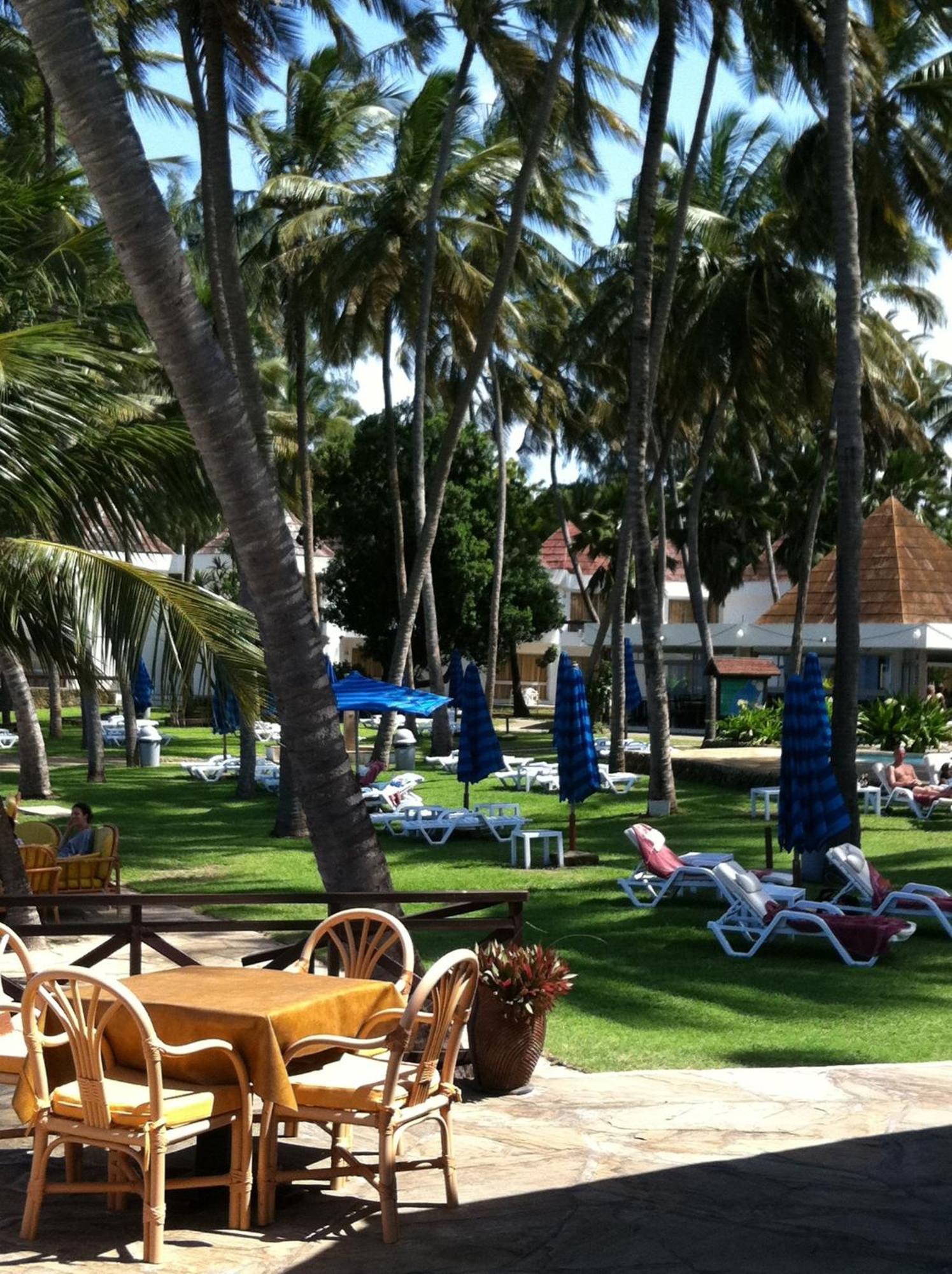 Kenya Bay Beach Hotel Бамбури Екстериор снимка
